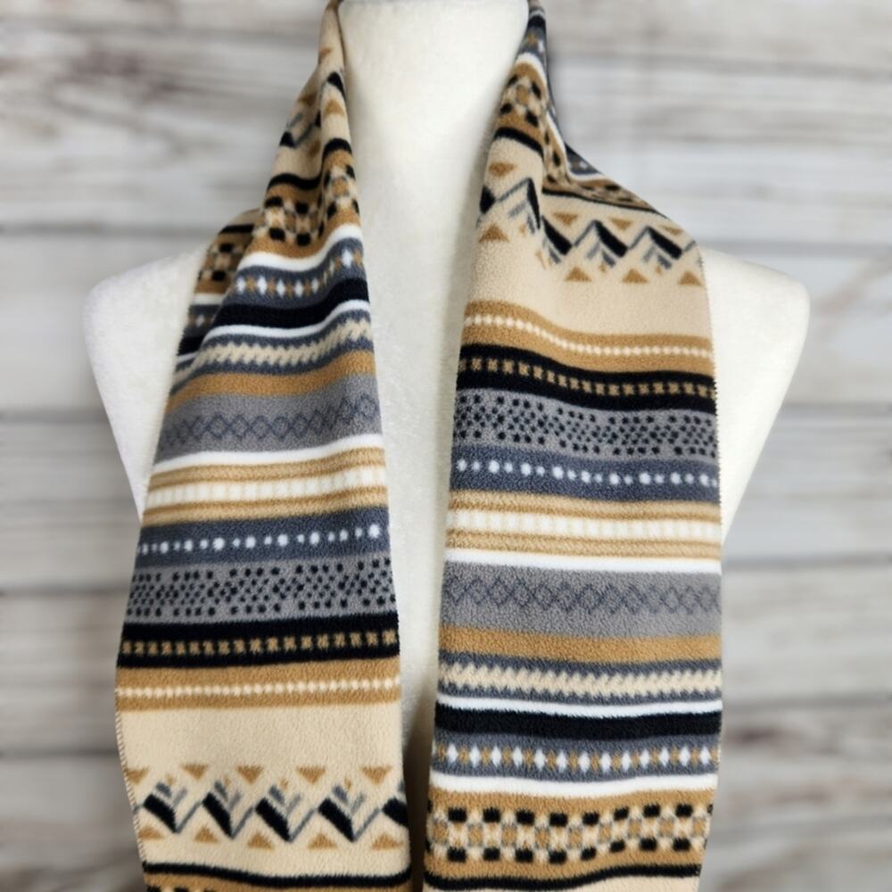 St. John's Bay Women's Fleece Style Scarf Size OS Fall Winter Accessories Spring